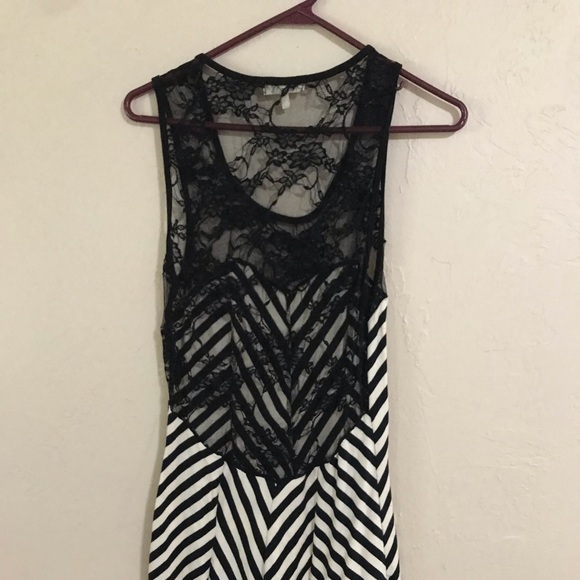 Chevron/laced dress - Picture 2 of 3